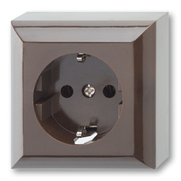 Single socket surface-mounted with ground, brown